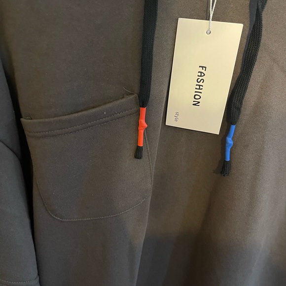 FASHION SWEATSHIRT LAYERED…STORE RETURN - Picture 4 of 4